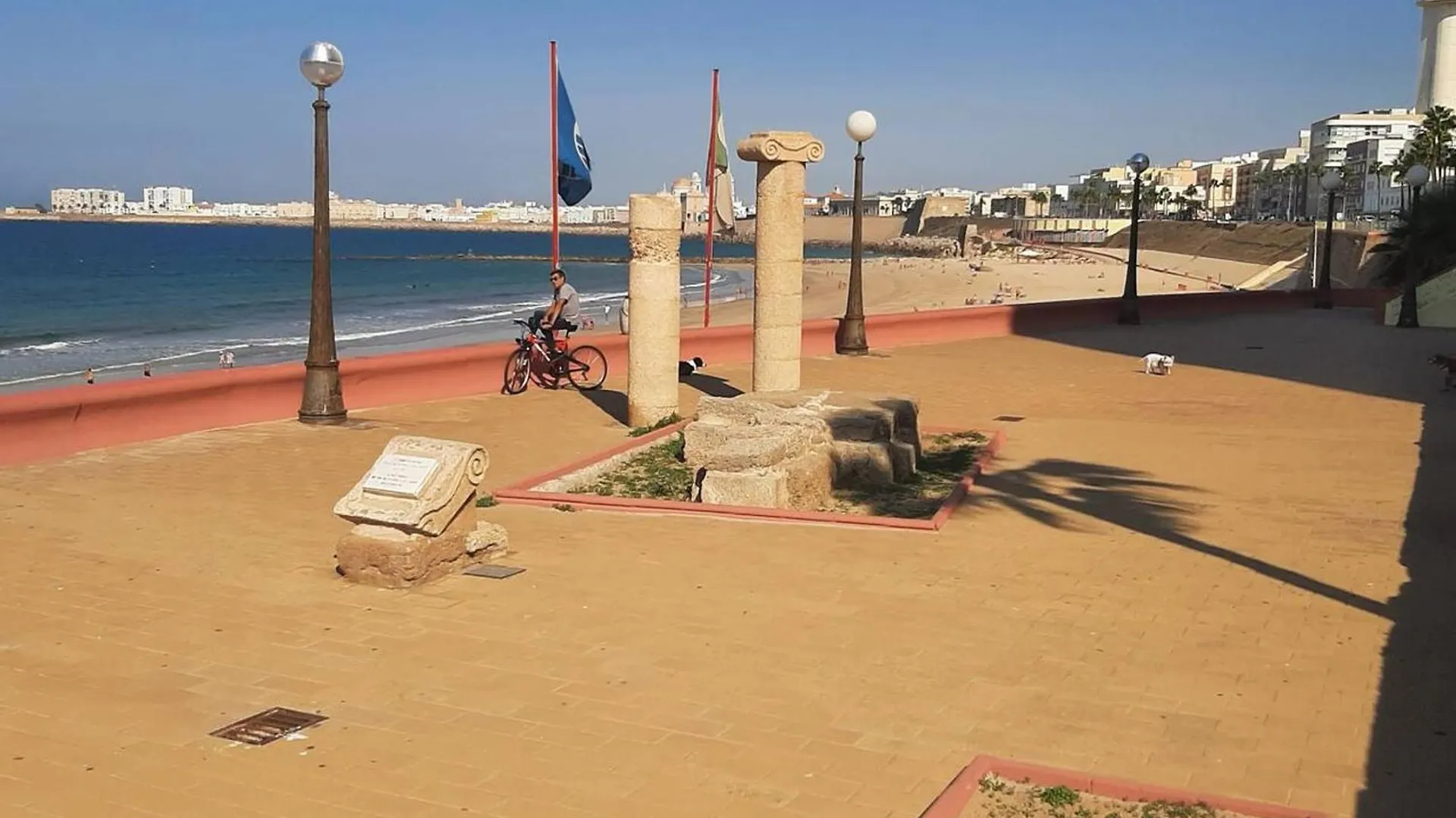Charming Apartment In Cadiz Near The Beach 63 M² + Terrace
