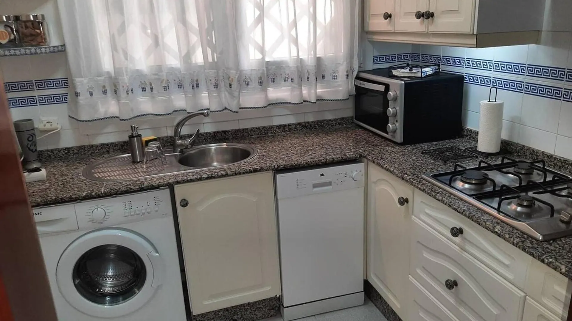 Charming Apartment In Cadiz Near The Beach 63 M² + Terrace